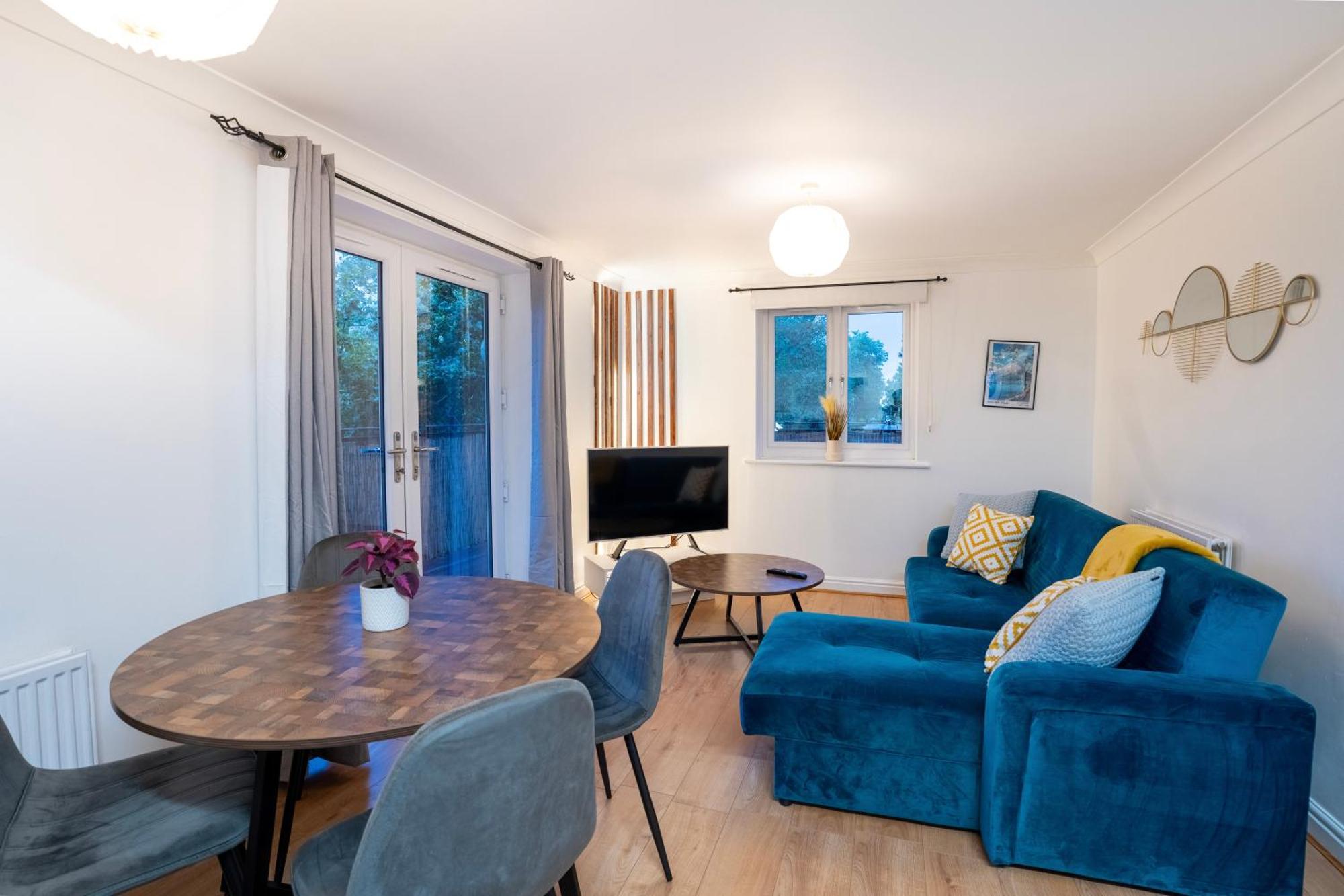 Beautiful 2-Bed City Centre Apartment With Balcony Milton Keynes Exteriér fotografie